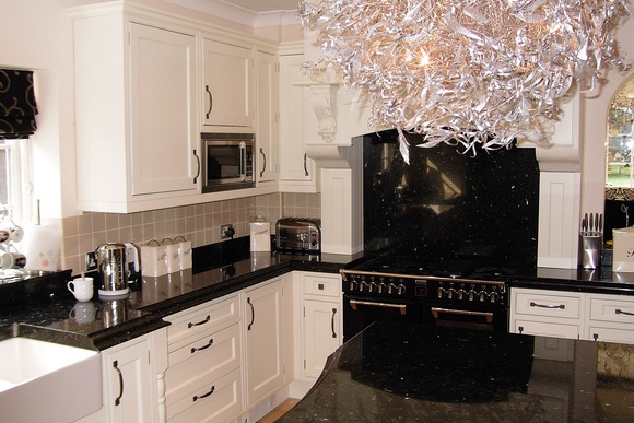 Traditional White Shaker with Emerald Pearl Granite Bespoke Fitted Kitchen