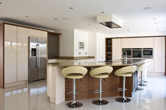 Parapan High Gloss Bespoke Fitted Kitchen