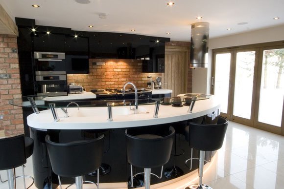 High Gloss Black Bespoke Fitted Kitchens