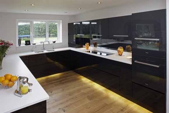 High Gloss Black Bespoke Fitted Kitchens