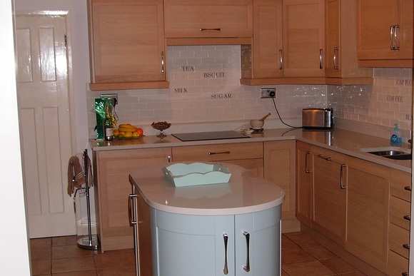 Classic Drift Wood Oak with Cream Quartz Bespoke Fitted Kitchen