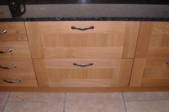 Shaker Style Oak with Steel Grey Granite Bespoke Fitted Kitchen