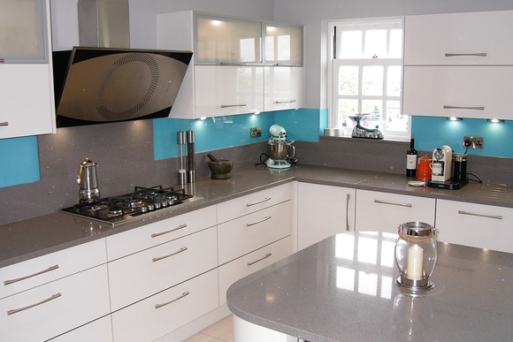 White Zurfiz Acrylic with Titanium Quartz Bespoke Fitted Kitchen