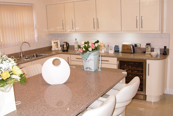 Cream Zurfiz Acrylic with Mariposa Quartz Bespoke Fitted Kitchen