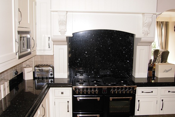 Traditional White Shaker with Emerald Pearl Granite Bespoke Fitted Kitchen