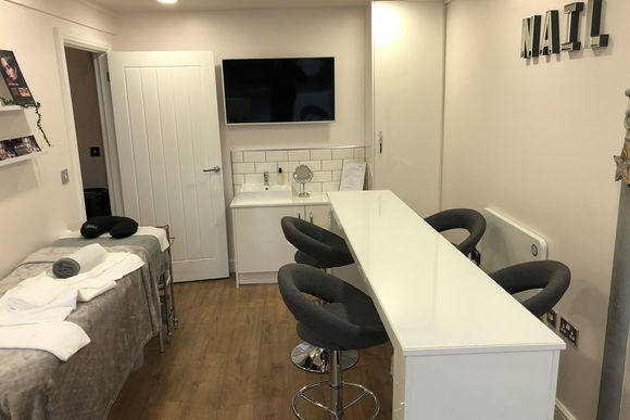 Bespoke White High Gloss Nail Bar Fitted Office Units | Richfields Interiors