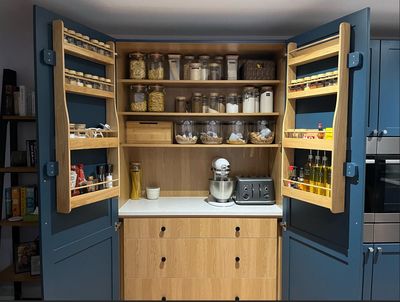 Shaker Deep Ocean fitted kitchen with Island