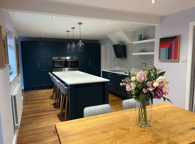 Shaker Deep Ocean fitted kitchen with Island