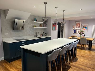 Shaker Deep Ocean fitted kitchen with Island