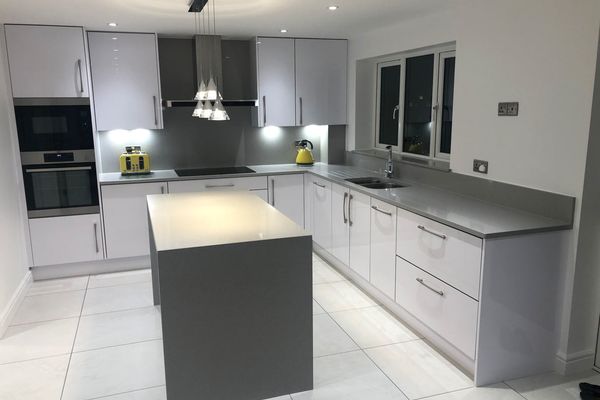 High Gloss White Fitted Kitchen